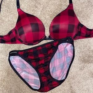 *Like New* Vanity Fair 34B bra and size M matching panty